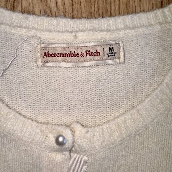Abercrombie Pearl-Button Crewneck Cardigan Sweater in Cream- Size Medium - Picture 5 of 14